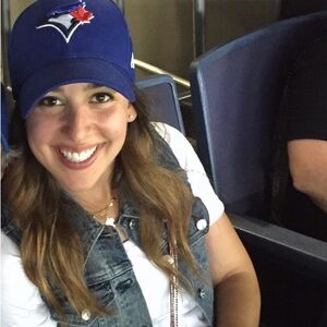 Meet your Posher, Leora